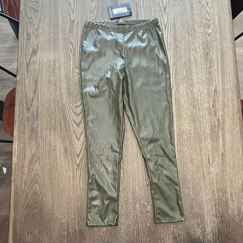 NWT PrettyLittleThing Khaki Faux Leather High Waist Cropped Trouser Green Size 4